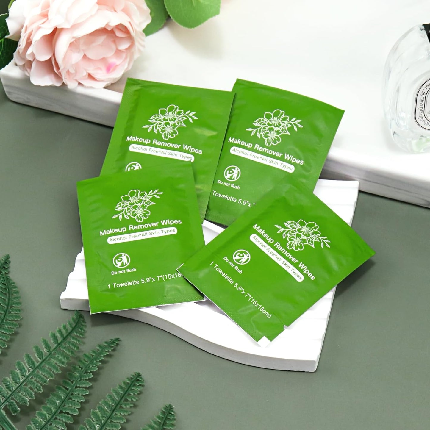 Makeup Remover Wipes Bulk Individually Wrapped,Travel Makeup Wipes Individual Makeup Remover Wipes Bulk Gentle Cleansing Makeup Remover Wipes for Face Cleansing Mascara Lipstick Travel Hotel (100)