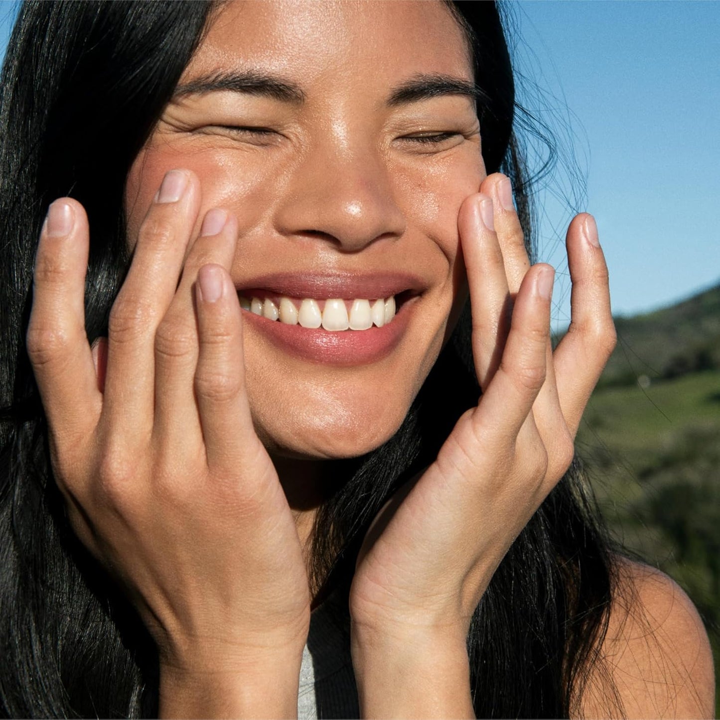 Ursa Major Natural Vitamin C Serum | Brightening Formula Revitalizes Dull Skin and Smooths Skin's Tone | Targets Wrinkles, Sagging and Loss of Firmness | Vegan, Non-Toxic, Cruelty-Free | 1 ounce